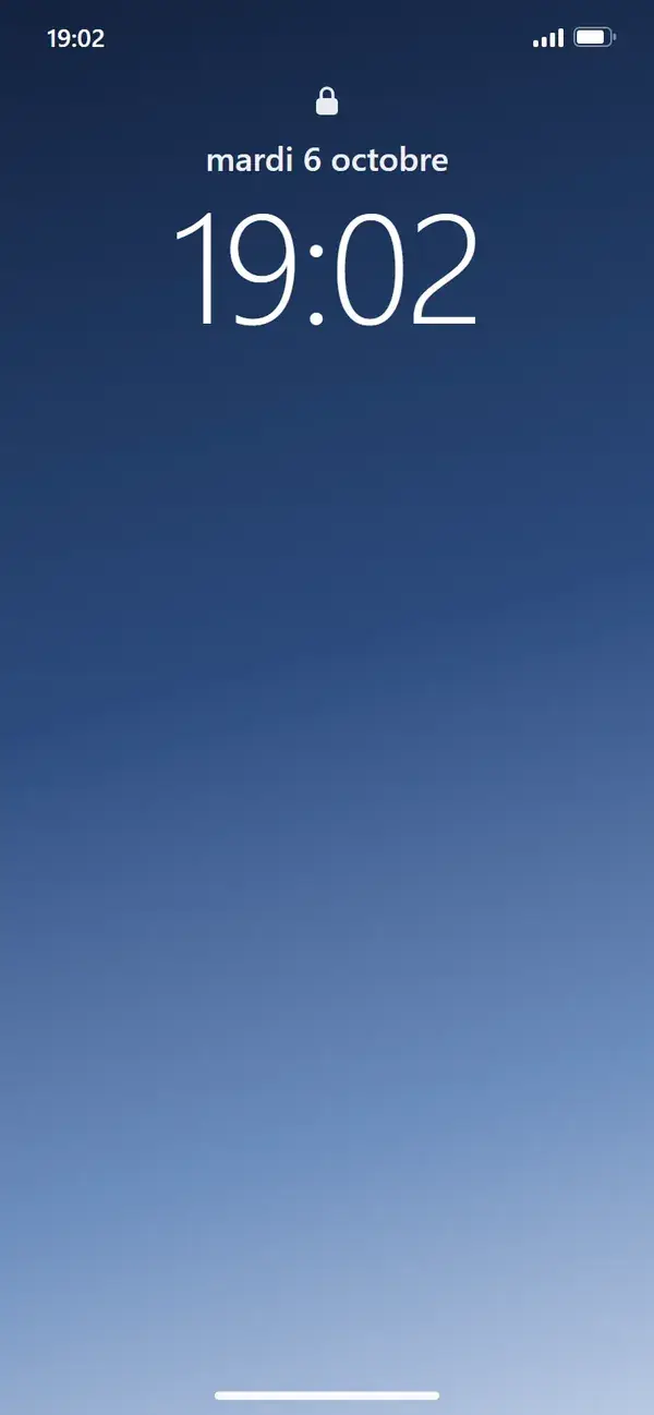 L’écran verrouillé du téléphone, mardi 6 octobre à 19 h 02.