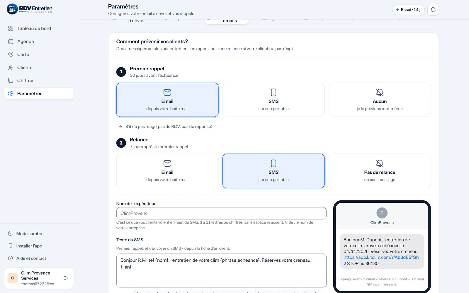 Les Paramètres sur l’ordinateur&nbsp;: «&nbsp;Comment prévenir vos clients ?&nbsp;», premier rappel par email, relance par SMS, le nom de l’expéditeur, le texte du SMS et son aperçu sur un téléphone.